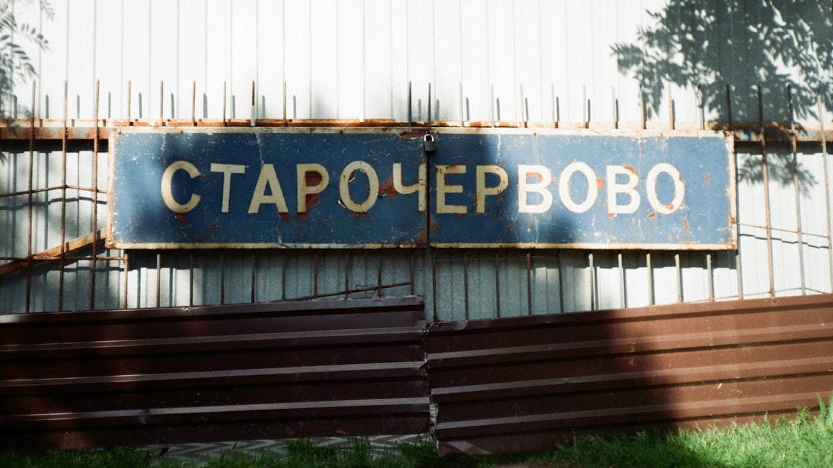 A wooden bench sitting in front of a building